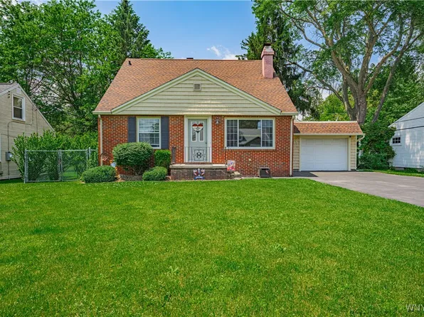 15 Davison Rd, Lockport, NY 14094