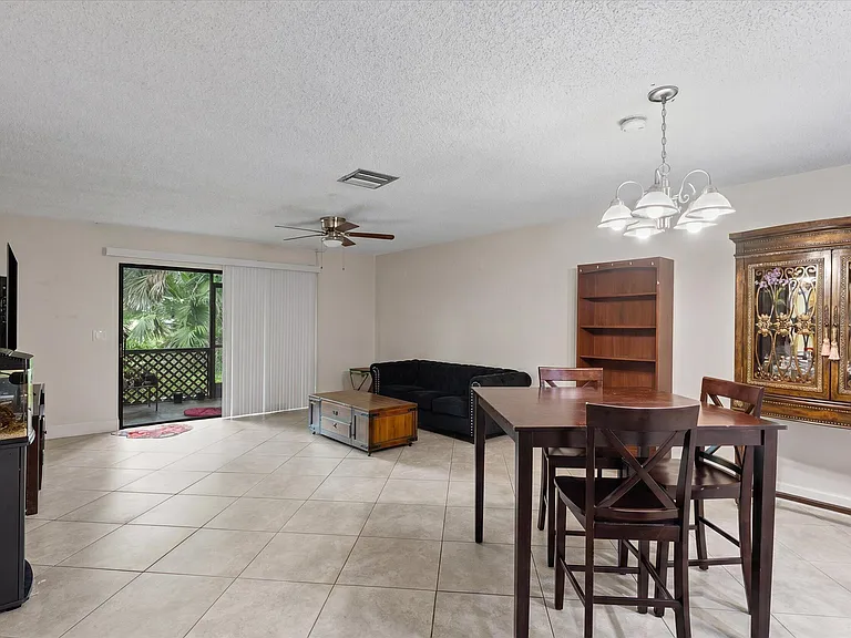 1303 Lakeview Dr E — Photo 4