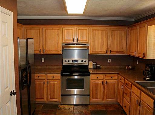 3rd image of 716 Barlow St