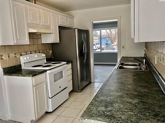 5th image of 1923 Everest Ave