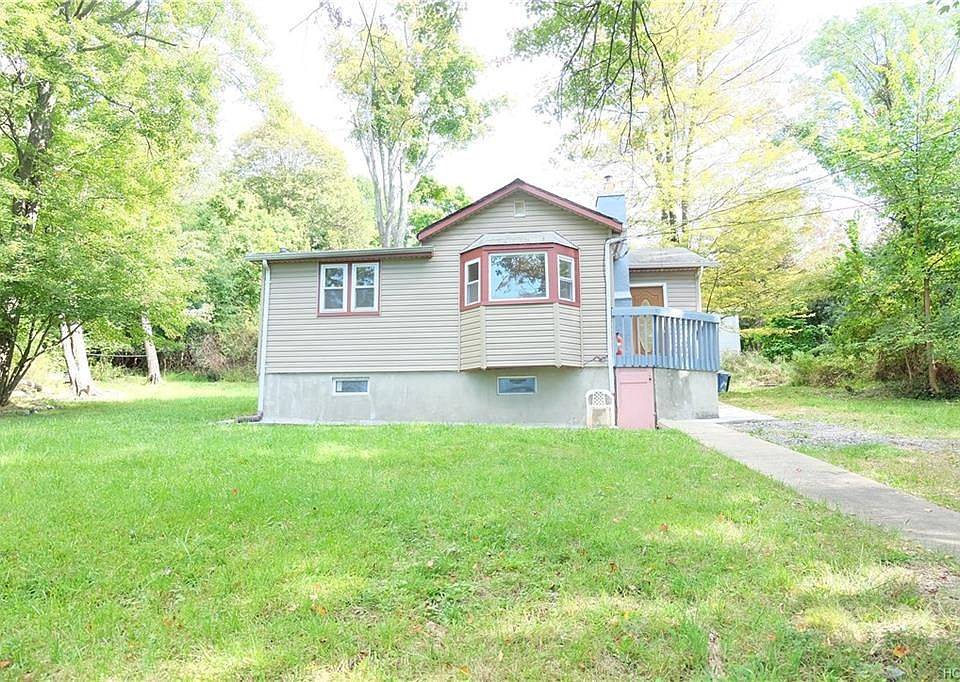 1st image of 1 Crestwood Trl