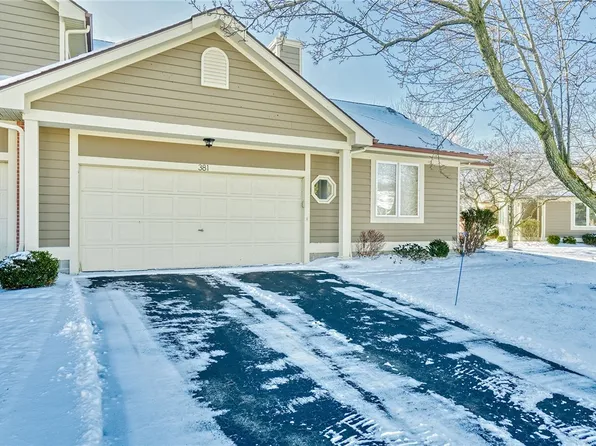 381 Spinnaker Ln, Webster, NY 14580