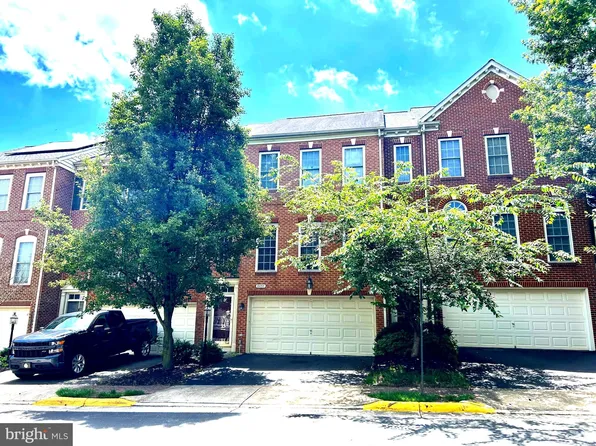 8057 Samuel Wallis St, Lorton, VA 22079