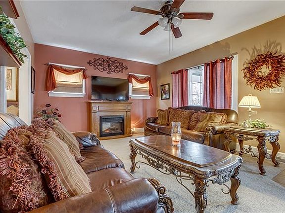 4th image of 301 Orchard Ave