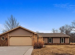 8907 Sunburst Ln, Fort Wayne, IN 46804