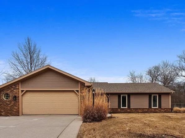 8907 Sunburst Ln, Fort Wayne, IN 46804