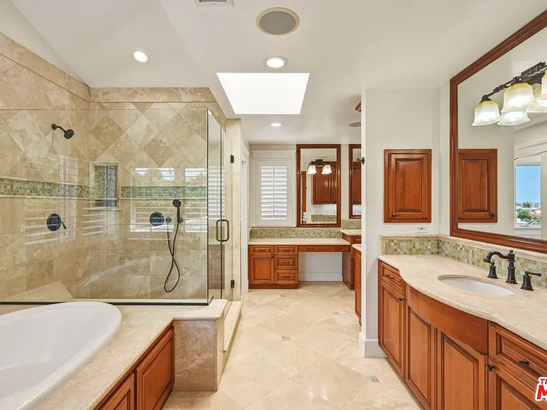 1633 Voorhees Ave — Photo 45