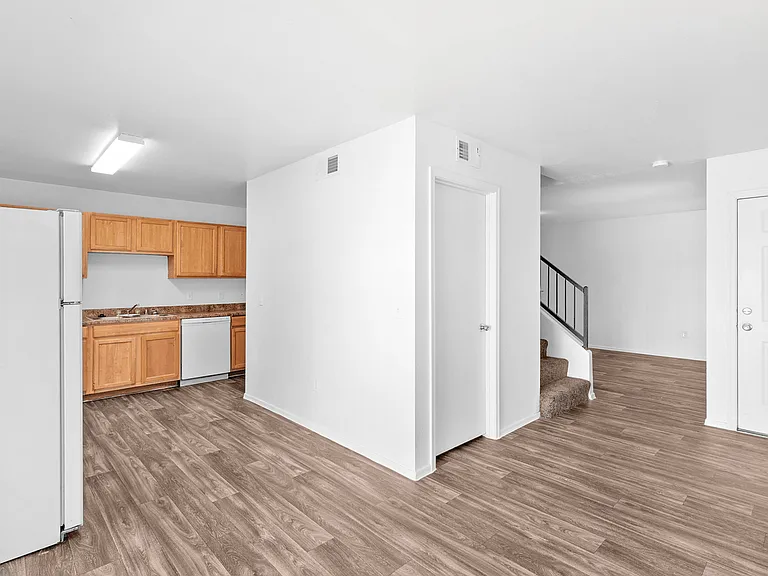 Bella Vista Apartments — Photo 12