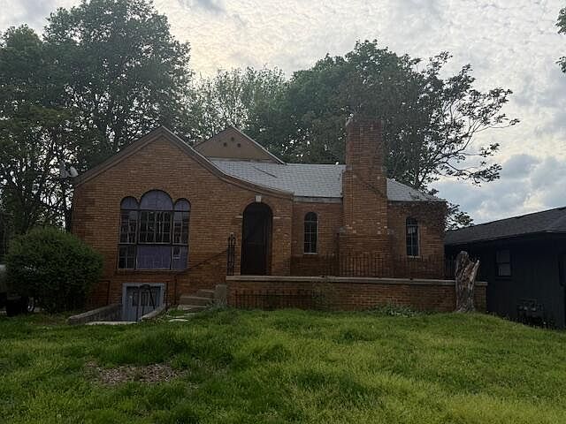 2nd image of 959 S Kickapoo Avenue