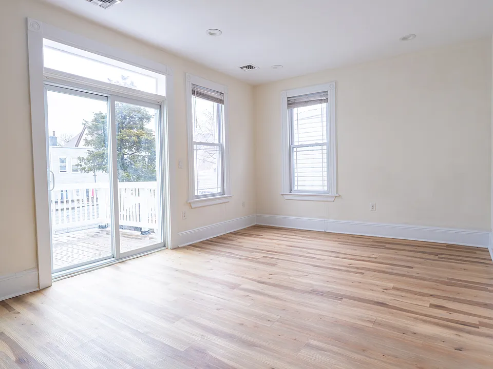 234 Danforth Ave #2
