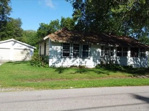 362 Lewis St, Watervliet, MI 49098