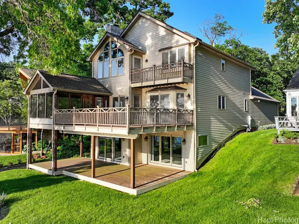 507 Mineral Springs Dr, McHenry, IL 60051