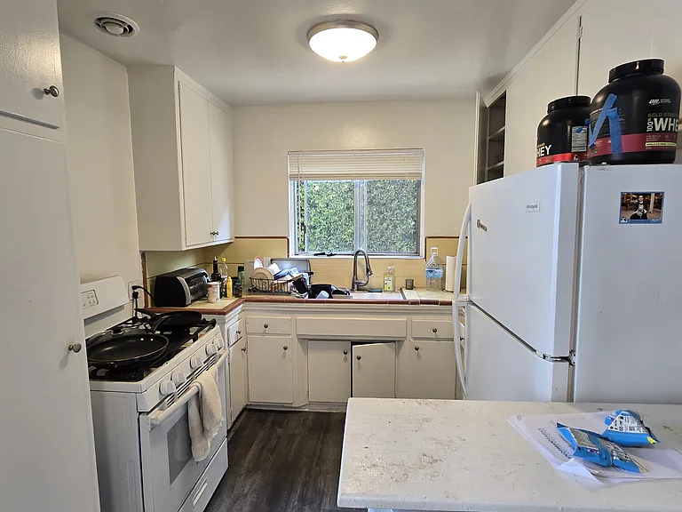 1132 S Holt Ave #3 — Photo 5