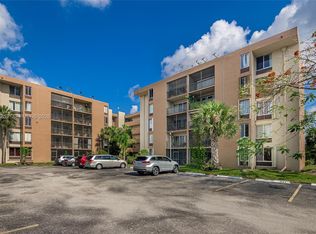 9150 Fontainebleau Blvd APT 402, Miami, FL 33172