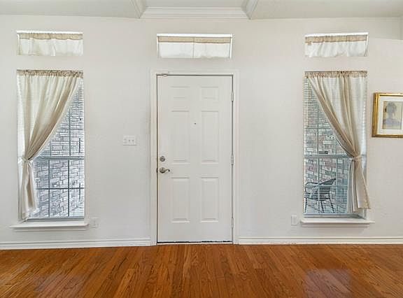 3rd image of 2107 Meadows Cir