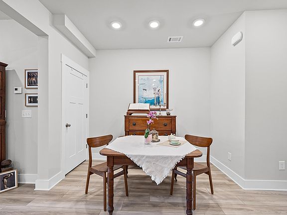 4th image of 115 Shallons Dr