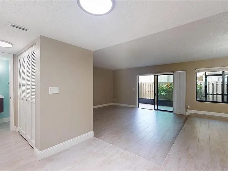 202 Pine Cone Trl — Photo 2