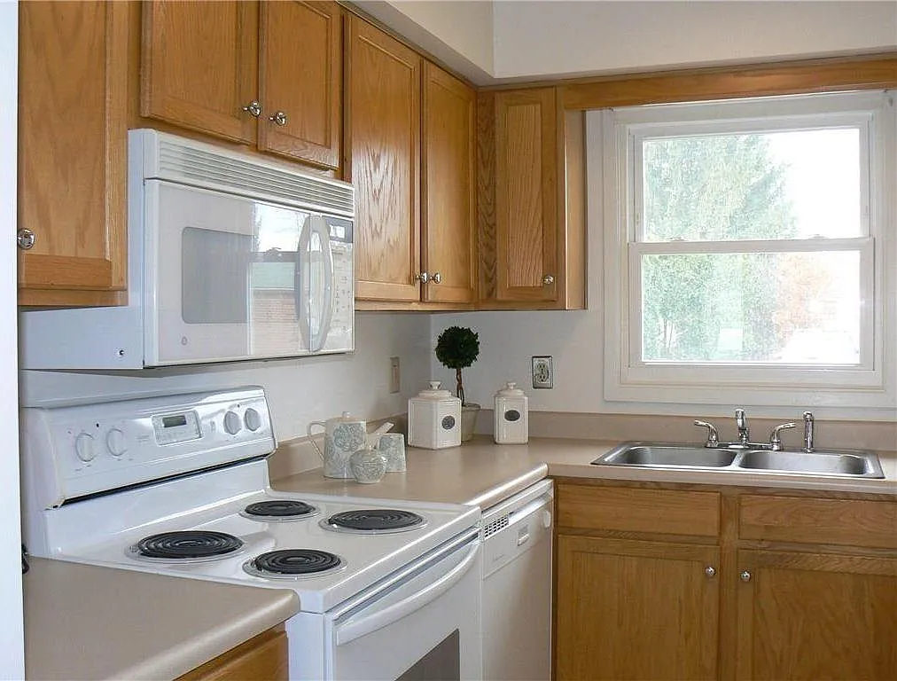 2 bed, 890 sqft, $1,250 — Photo 3