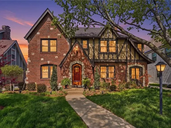 642 Romany Rd, Kansas City, MO 64113