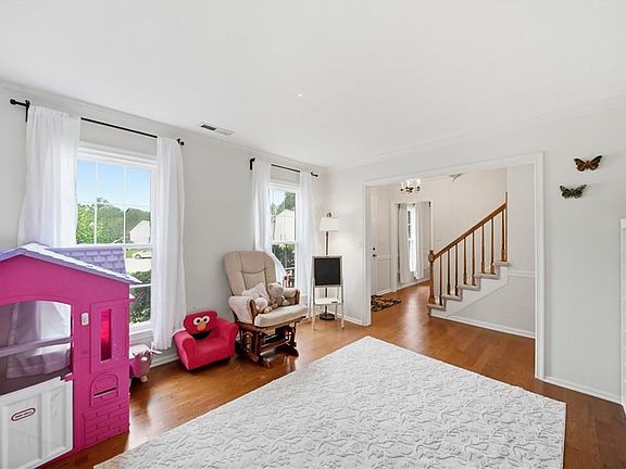 5th image of 1509 Dedham Cir