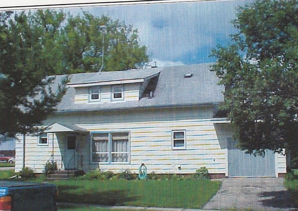 2nd image of 211 2nd Ave SE