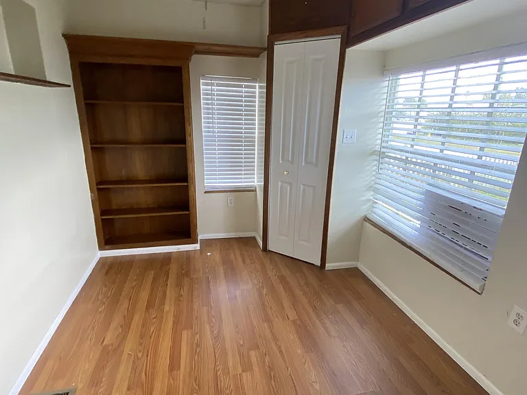 2nd bedroom/work from home space/bonus room