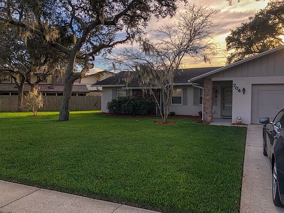 4th image of 704 Tumblebrook Dr