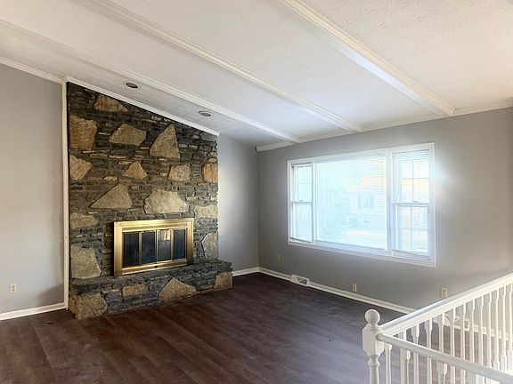 3rd image of 3872 Hidden Springs Dr
