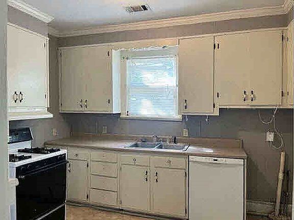 3rd image of 810 S University St