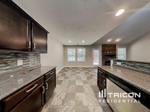 5th image of 570 Falkland Cir