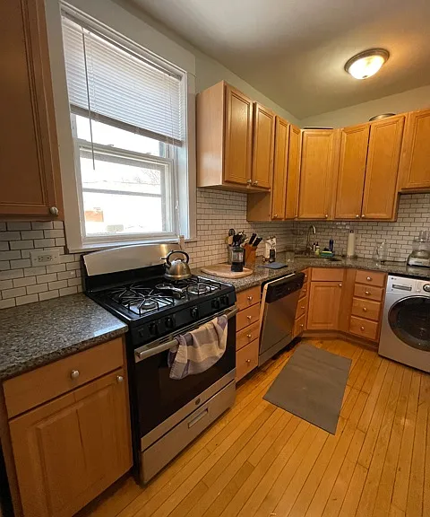 1441 W Berteau Ave #3R — Photo 5