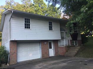 104 Western Dr, Kingwood, WV