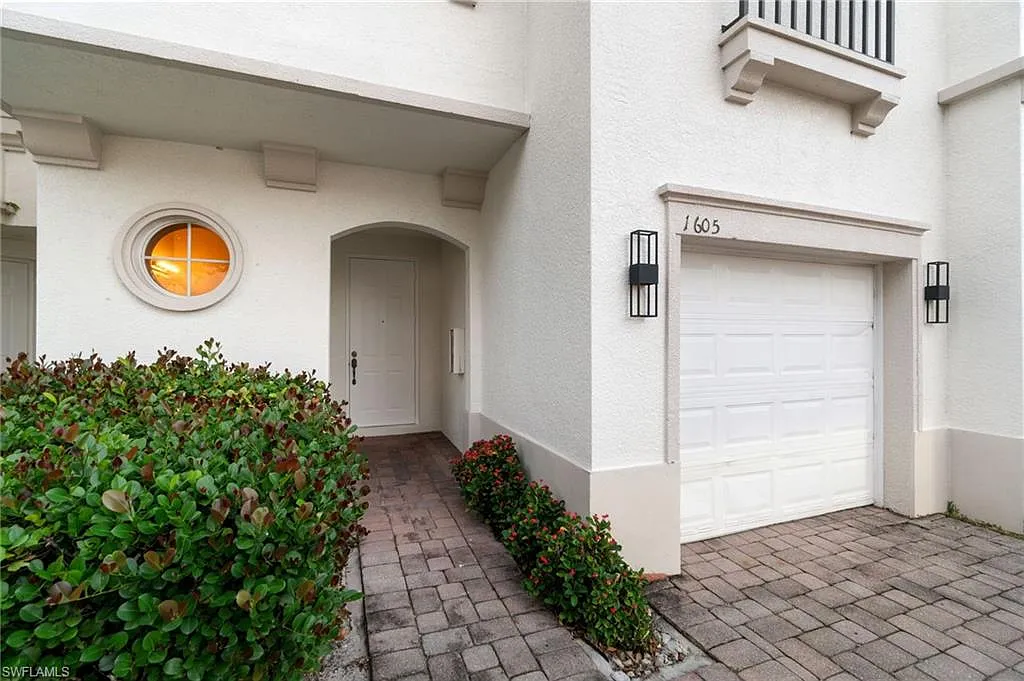 3 bed, 2.5 bath, 1679 sqft, $2,500 — Photo 2