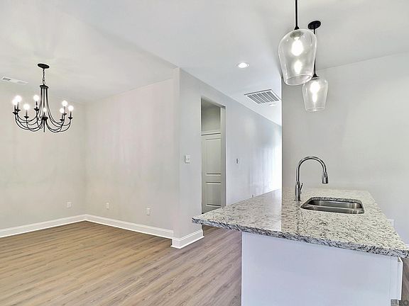 5th image of 8644 Edgewater Dr