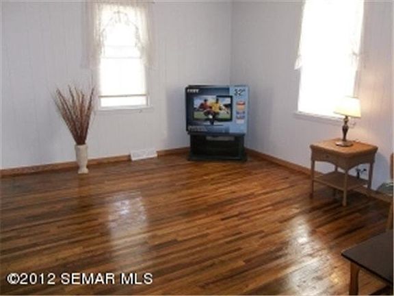 3rd image of 822 Lincoln Avenue