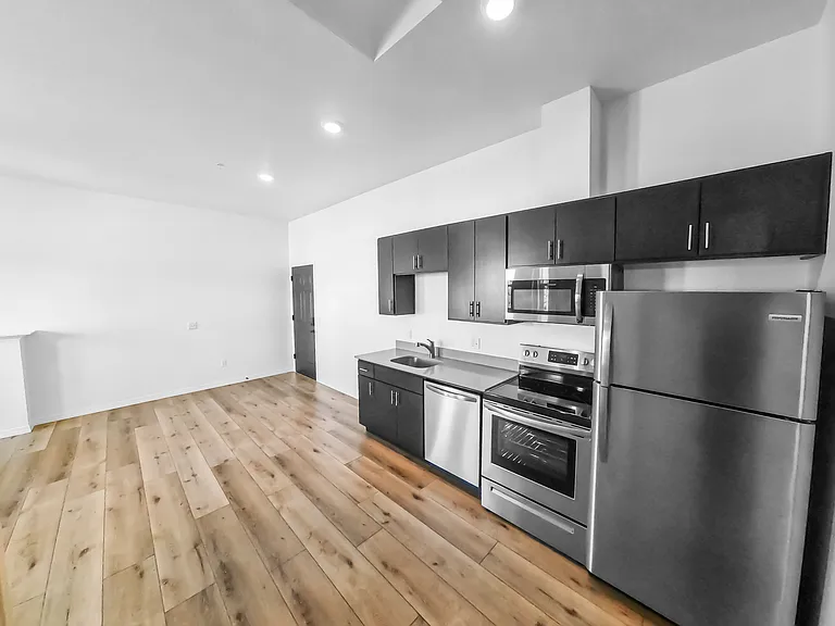 580 1st Ave N #305 — Photo 6