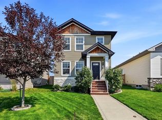119 SW Hinshaw Dr, Sylvan Lake, AB T4S0N3