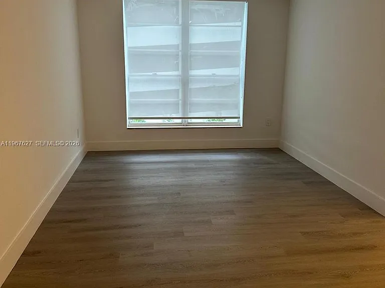 210 SW 11th St — Photo 5