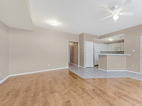3rd image of 1421 Western Oaks Ct