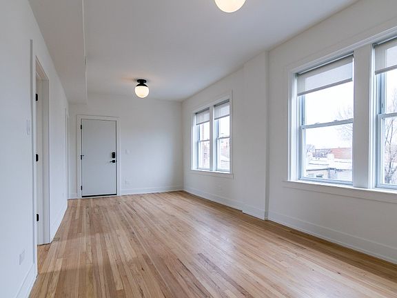 3rd image of 3051 W Medill Ave #3E