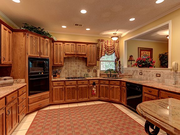 4th image of 8093 Meadow Glen Dr