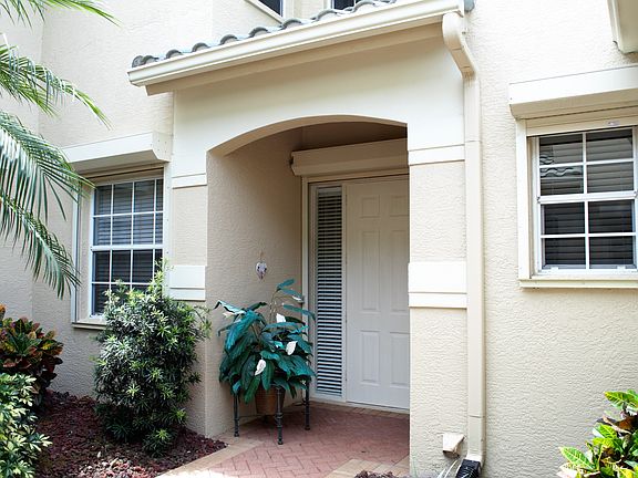 3rd image of 673 Vintage Reserve Cir APT B