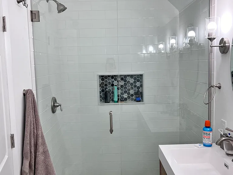 1447 W Fletcher St #2F — Photo 8