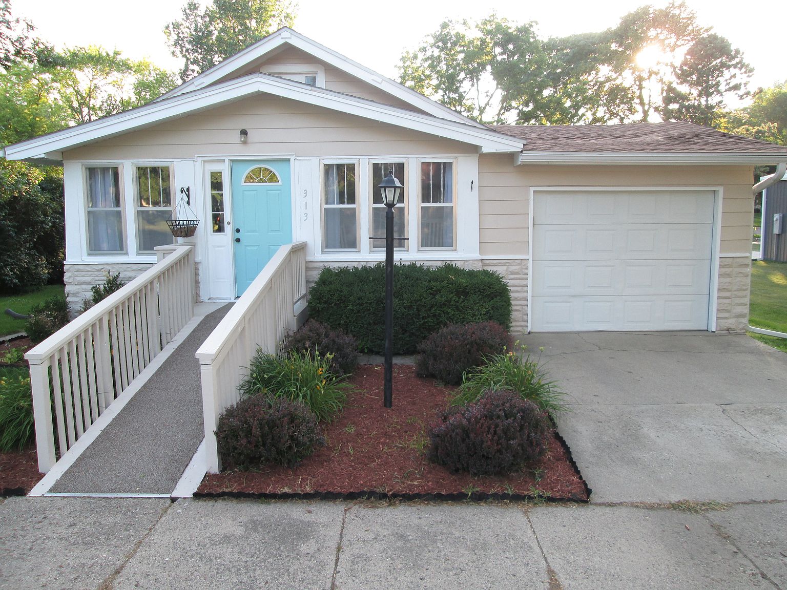 313 Willow St, Aurelia, IA 51005 Zillow