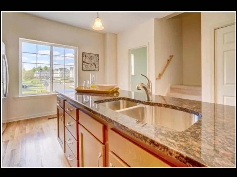 320 Pepin Pl — Photo 2