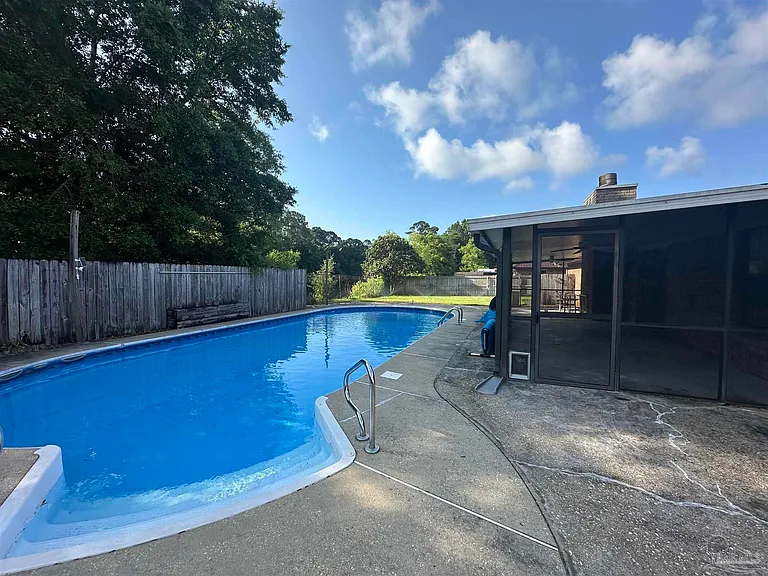 304 Arabian Dr — Photo 37