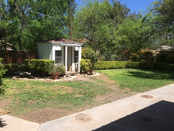 3rd image of 604 W 13th St