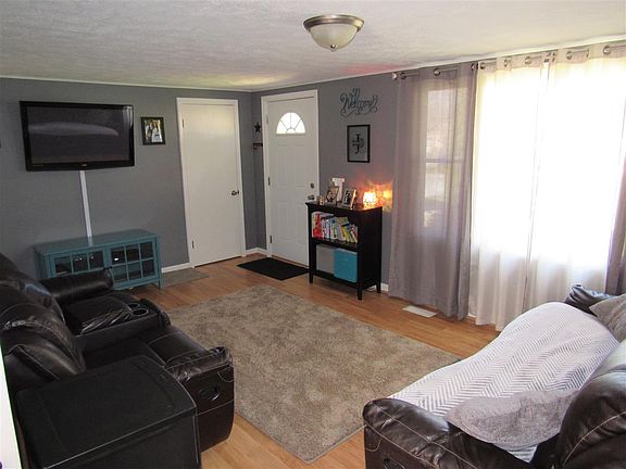 4th image of 20740 Roycroft Dr