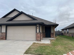 5210 Oakwood Villa Ct, Bethany, OK 73008