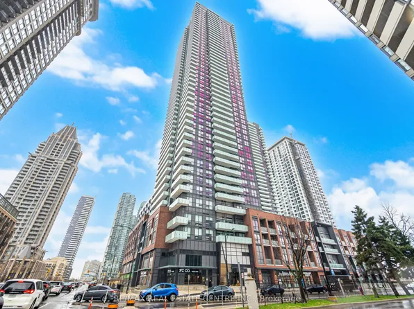 430 Square One Dr #4905, Mississauga, ON L5B 0E2